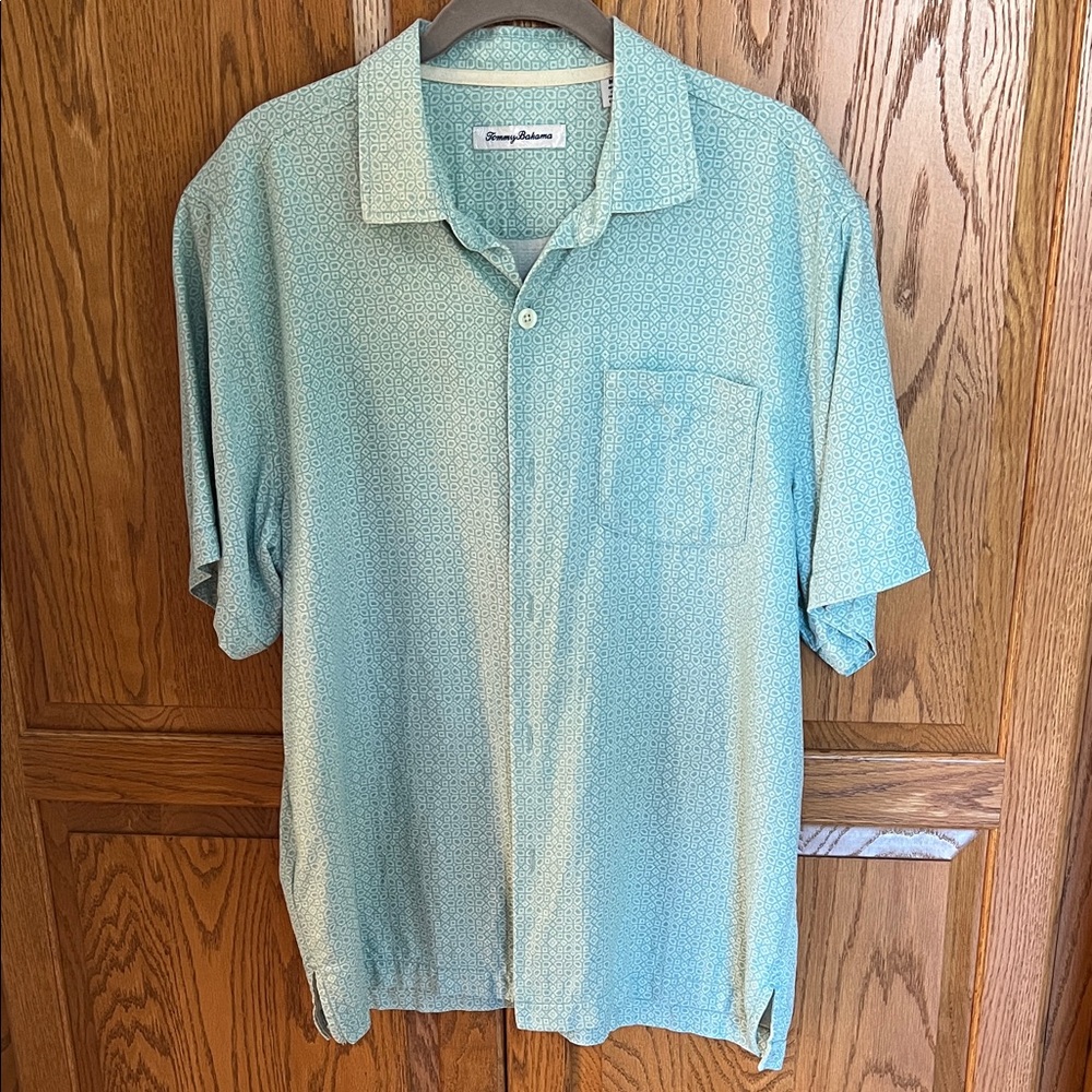 Tommy Bahama Aqua Casual Button Down Shirt. 100% Silk